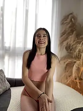 Snapshot of Sofi_Leal chatting on 09/17/25, 11:56 Sofi Leal online show from 09/17/25, 11:56