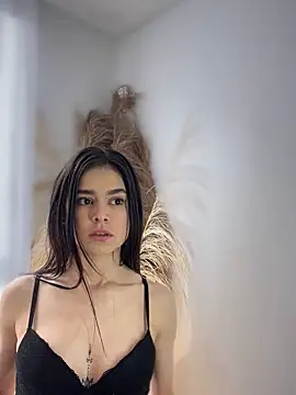 Snapshot of Sofi_Leal chatting on 10/04/25, 12:36 Sofi Leal online show from 10/04/25, 12:36