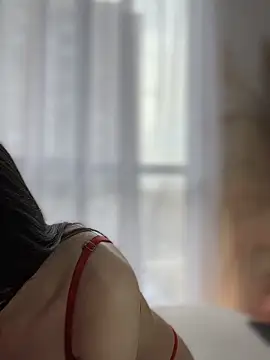 Snapshot of Sofi_Leal chatting on 10/06/25, 12:02 Sofi Leal online show from 10/06/25, 12:02