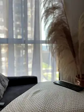 Snapshot of Sofi_Leal chatting on 11/27/25, 12:51 Sofi Leal online show from 11/27/25, 12:51