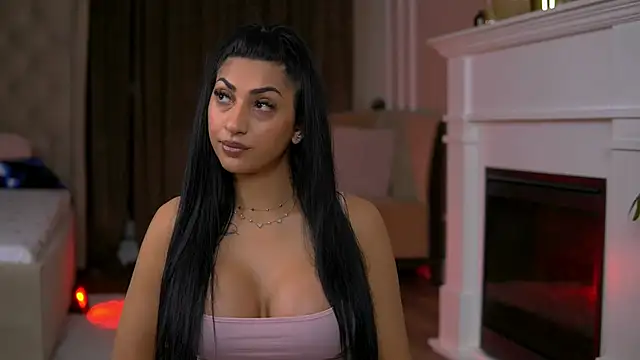 EmaHallee online show from 02/11/26, 03:44