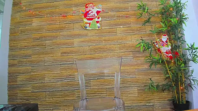 Snapshot of Cupcake_Izzy chatting on 12/20/25, 05:36 Cupcake Izzy online show from 12/20/25, 05:36