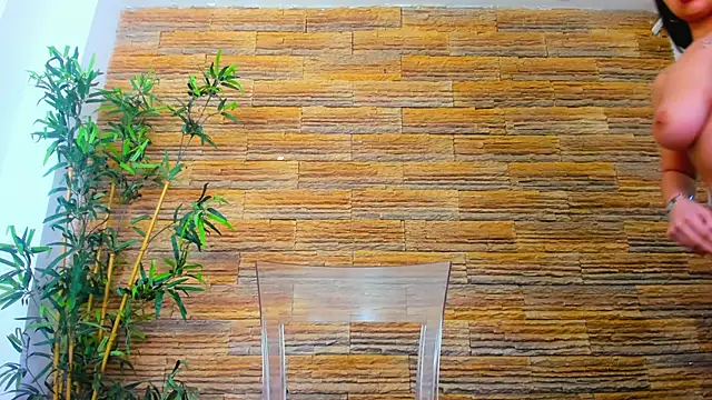 Snapshot of Cupcake_Izzy chatting on 04/14/26, 05:02 Cupcake Izzy online show from 04/14/26, 05:02