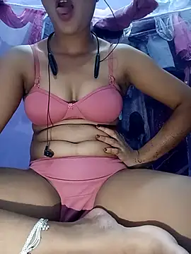 Snapshot of LOVE-R chatting on 10/08/25, 02:47 LOVE-R online show from 10/08/25, 02:47