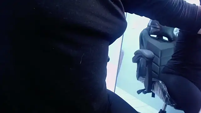 victoria hernandez t  online show from 10/25/25, 12:56