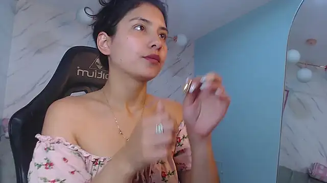 victoria hernandez t  online show from 06/03/26, 02:33