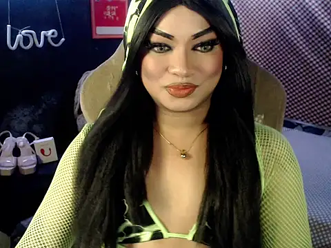 Snapshot of xxXMissCessXxx chatting on 03/23/26, 04:44 xxXMissCessXxx online show from 03/23/26, 04:44