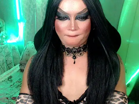 Snapshot of xxXMissCessXxx chatting on 06/15/26, 03:47 xxXMissCessXxx online show from 06/15/26, 03:47