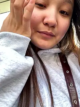 Snapshot of KissMeEva chatting on 10/04/25, 08:12 KissMeEva online show from 10/04/25, 08:12