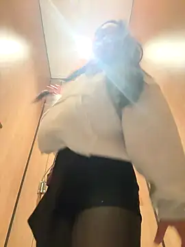 Snapshot of KissMeEva chatting on 10/15/25, 02:28 KissMeEva online show from 10/15/25, 02:28