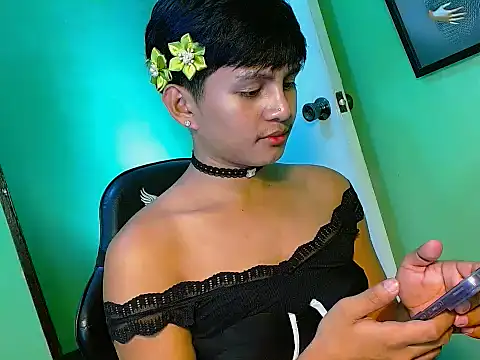 Snapshot of Alexx_143 chatting on 07/13/26, 11:13 Alexx 143 online show from 07/13/26, 11:13