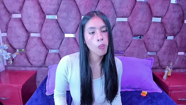 Snapshot of Miaa_Davis_ chatting on 12/18/25, 02:39 Miaa Davis online show from 12/18/25, 02:39