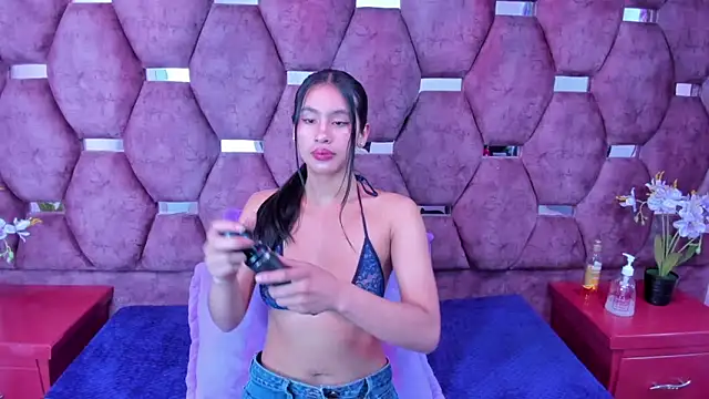 Snapshot of Miaa_Davis_ chatting on 12/19/25, 03:02 Miaa Davis online show from 12/19/25, 03:02