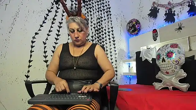 Snapshot of JaddeWalker chatting on 10/31/25, 11:44 JaddeWalker online show from 10/31/25, 11:44