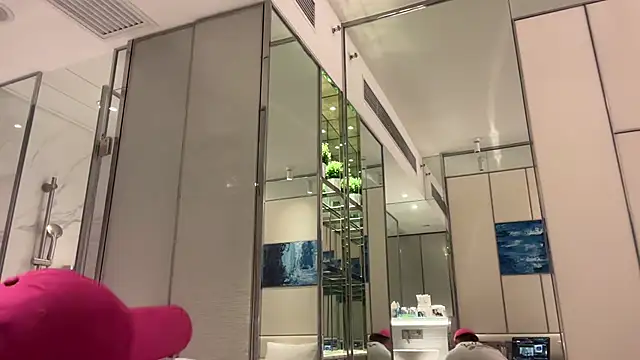 Snapshot of heywilliam chatting on 10/14/25, 03:35 heywilliam online show from 10/14/25, 03:35