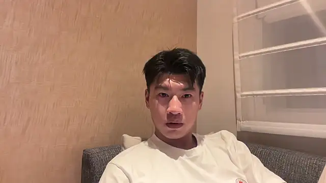 Snapshot of heywilliam chatting on 10/15/25, 01:33 heywilliam online show from 10/15/25, 01:33