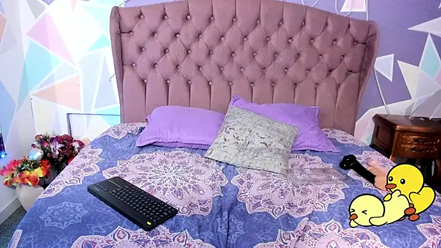 Snapshot of CloeyGraweing chatting on 10/15/25, 07:03 CloeyGraweing online show from 10/15/25, 07:03