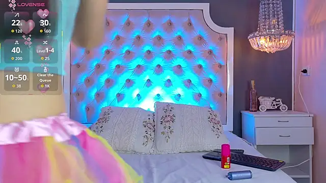 TifannyWolf  online show from 09/24/25, 04:16