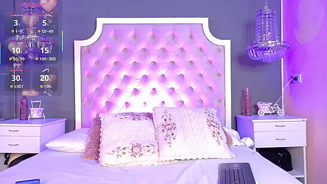 TifannyWolf  online show from 10/05/25, 06:01