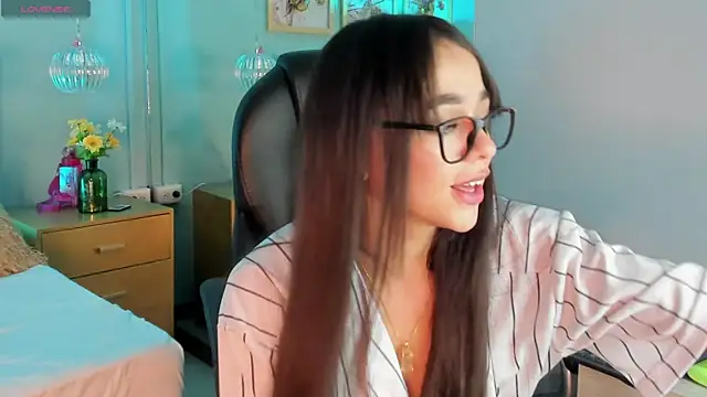 TifannyWolf  online show from 11/11/25, 04:23