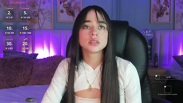 TifannyWolf  online show from 11/13/25, 10:30