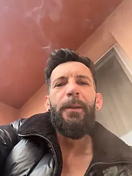 Snapshot of Michel_huge chatting on 12/19/25, 06:31 Michel huge online show from 12/19/25, 06:31