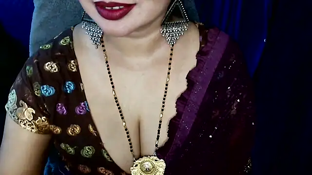 Snapshot of QUEEN_SAKHI- chatting on 04/26/26, 03:32 QUEEN SAKHI- online show from 04/26/26, 03:32