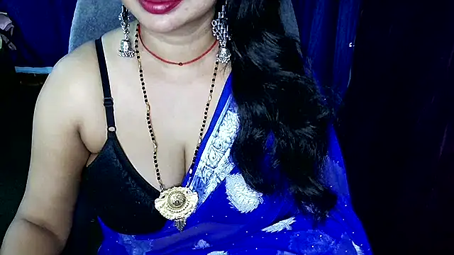 Snapshot of QUEEN_SAKHI- chatting on 05/25/26, 01:33 QUEEN SAKHI- online show from 05/25/26, 01:33