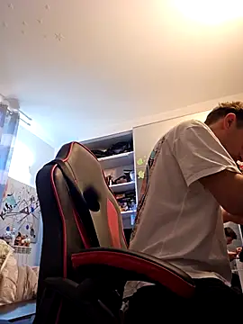 Snapshot of Thelouniost334___ chatting on 10/06/25, 10:56 Thelouniost334 online show from 10/06/25, 10:56