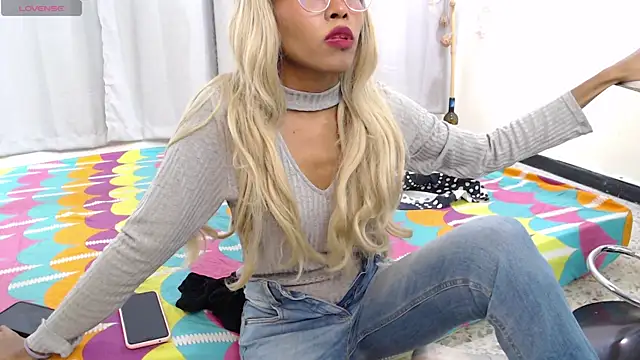 Anniie miller  online show from 10/01/25, 07:31