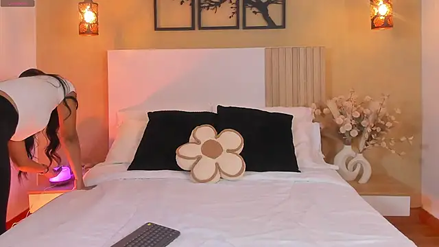 Snapshot of Camila_Bustamante chatting on 10/10/25, 03:22 Camila Bustamante online show from 10/10/25, 03:22