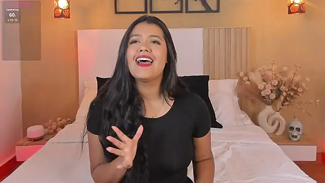 Snapshot of Camila_Bustamante chatting on 10/16/25, 03:57 Camila Bustamante online show from 10/16/25, 03:57