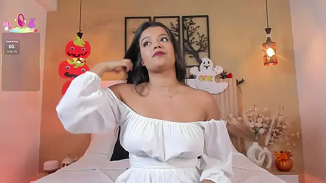 Snapshot of Camila_Bustamante chatting on 10/28/25, 04:42 Camila Bustamante online show from 10/28/25, 04:42