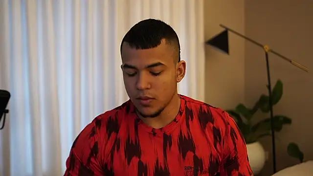 Thiago Valente online show from 09/30/25, 02:33