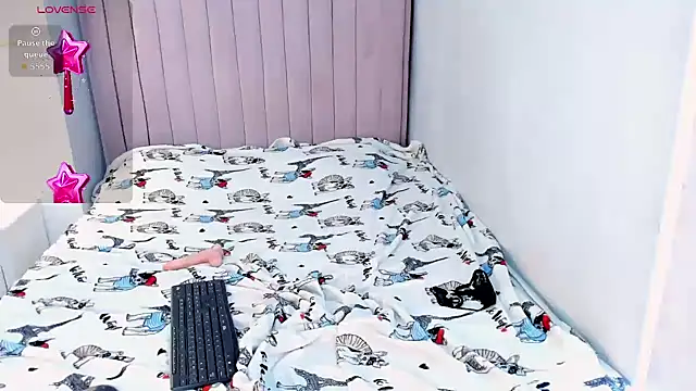 Snapshot of CandySays chatting on 10/27/25, 12:20 CandySays online show from 10/27/25, 12:20