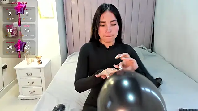 Snapshot of CandySays chatting on 10/30/25, 12:17 CandySays online show from 10/30/25, 12:17