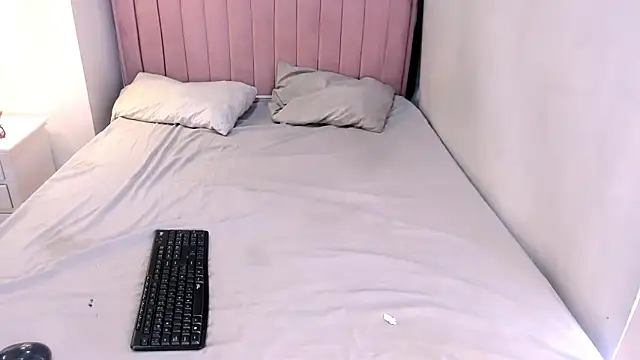 Snapshot of CandySays chatting on 11/19/25, 11:54 CandySays online show from 11/19/25, 11:54