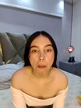 Snapshot of CandySays chatting on 11/23/25, 11:43 CandySays online show from 11/23/25, 11:43