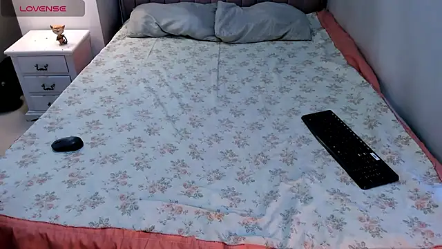 Snapshot of CandySays chatting on 11/27/25, 11:56 CandySays online show from 11/27/25, 11:56