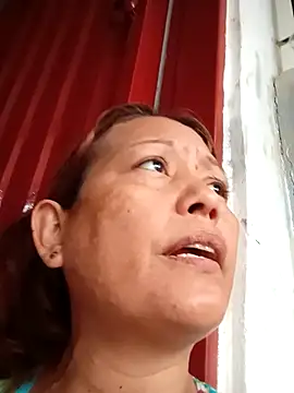Snapshot of marinita13 chatting on 04/18/26, 10:43 marinita13 online show from 04/18/26, 10:43