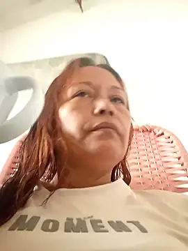Snapshot of marinita13 chatting on 04/21/26, 02:01 marinita13 online show from 04/21/26, 02:01