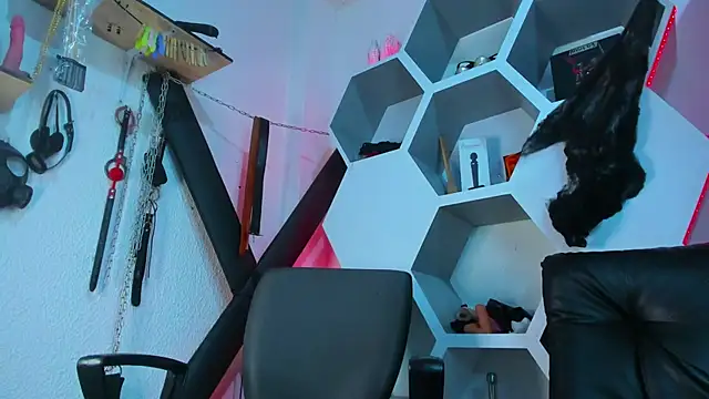 Snapshot of Madame_Deborass chatting on 10/14/25, 04:46 Madame Deborass online show from 10/14/25, 04:46