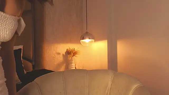 Snapshot of scarlethlux chatting on 12/20/25, 12:07 scarlethlux online show from 12/20/25, 12:07