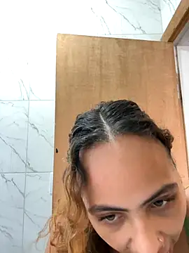 Chloe Leaozinho online show from 11/04/25, 06:18