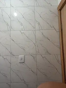 Chloe Leaozinho online show from 11/08/25, 05:01