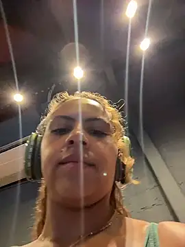 Chloe Leaozinho online show from 02/22/26, 04:05