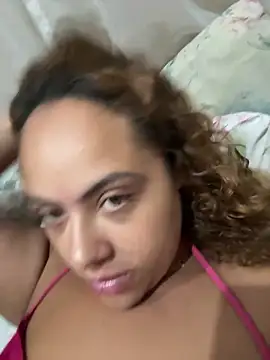 Chloe Leaozinho online show from 03/08/26, 12:41