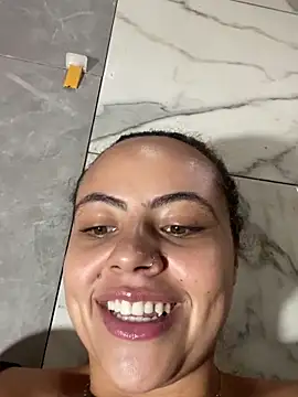 Chloe Leaozinho online show from 04/14/26, 01:39