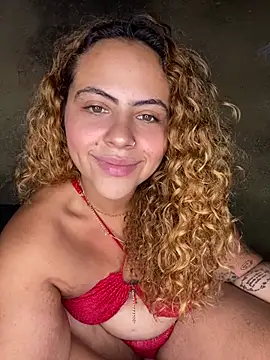 Snapshot of Chloe_Leaozinho chatting on 04/18/26, 11:27 Chloe Leaozinho online show from 04/18/26, 11:27