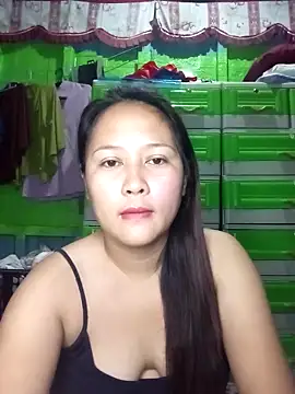 Snapshot of pretty_me092121 chatting on 12/17/25, 04:46 pretty me092121 online show from 12/17/25, 04:46